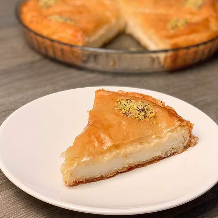 Pistachio baklava cheesecake